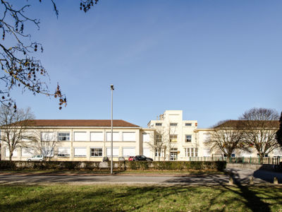 Ecole Cité ouvrière Solvay, 1935 archi. Henri Vidal - Source juin 2017 caue39 : Vue extérieure - TAVAUX (39500)