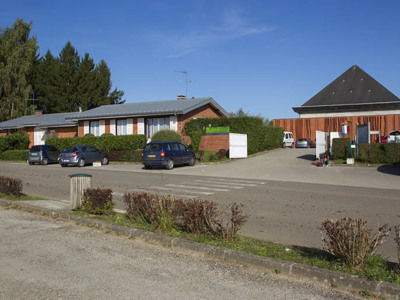 LEGTA Edgar-Faure, BACH Claude architecte -1969  © Région Bourgogne-Franche-Comté, Inventaire du patrimoine - 2012 - DOURLOT Sonia photographie : vue d'ensemble entrée principale - MONTMOROT (39570)