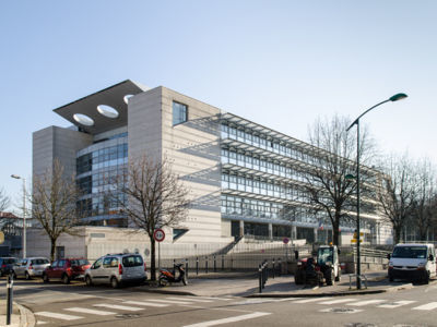 Hôtel du Département, siège du Conseil départemental du Jura
1994 Architectes : Archi-Tecture (Munteanu et Perianu) / Grenard - Photo 2024 caue39
 - LONS-LE-SAUNIER (39000)