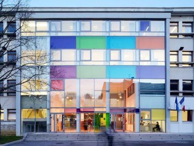 Lycée Jean-Michel, entrée façade réhabilitée, photo N. Waltefaugle 2008 - LONS-LE-SAUNIER (39000)
